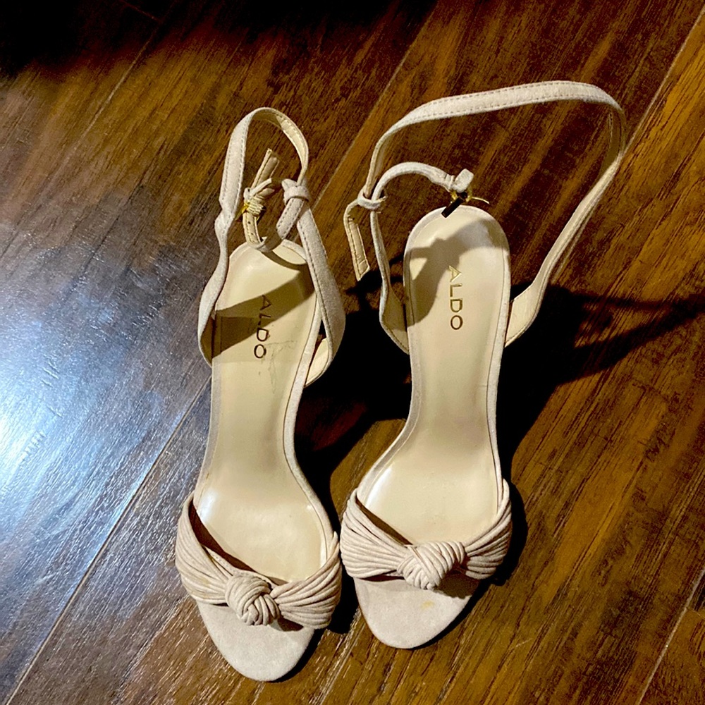 New never worn Aldo suede strappy sandals sz 9 blush pink